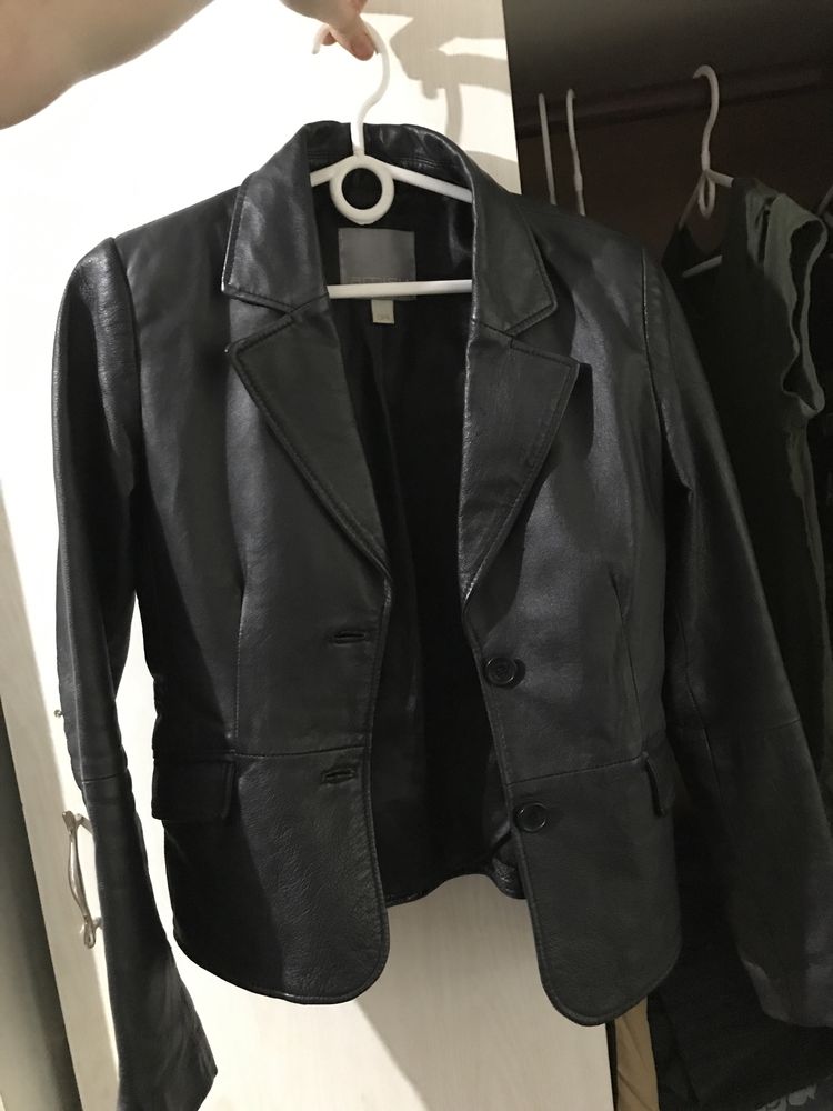Кожаный пиджак черный
