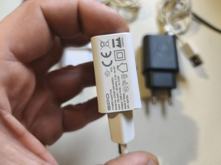 Încarcător 4bucati și cabluri telefon 50lei totul