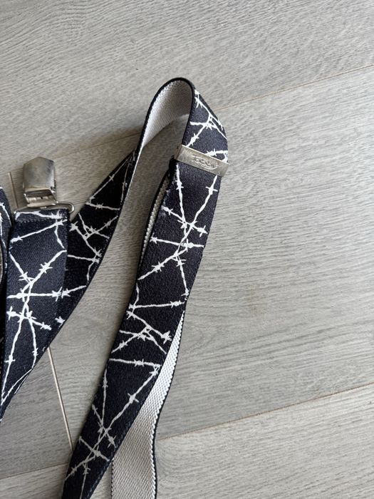 Bretele deosebite, de caliate, sarma ghimpata