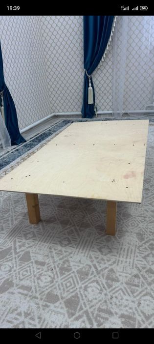 Продам стол азиатский длина 1.5 м/см,ширина 75 см,высота 30 см .