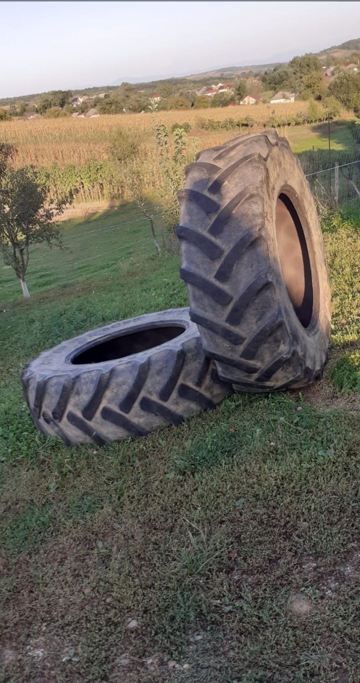 Cauciucuri tractor.