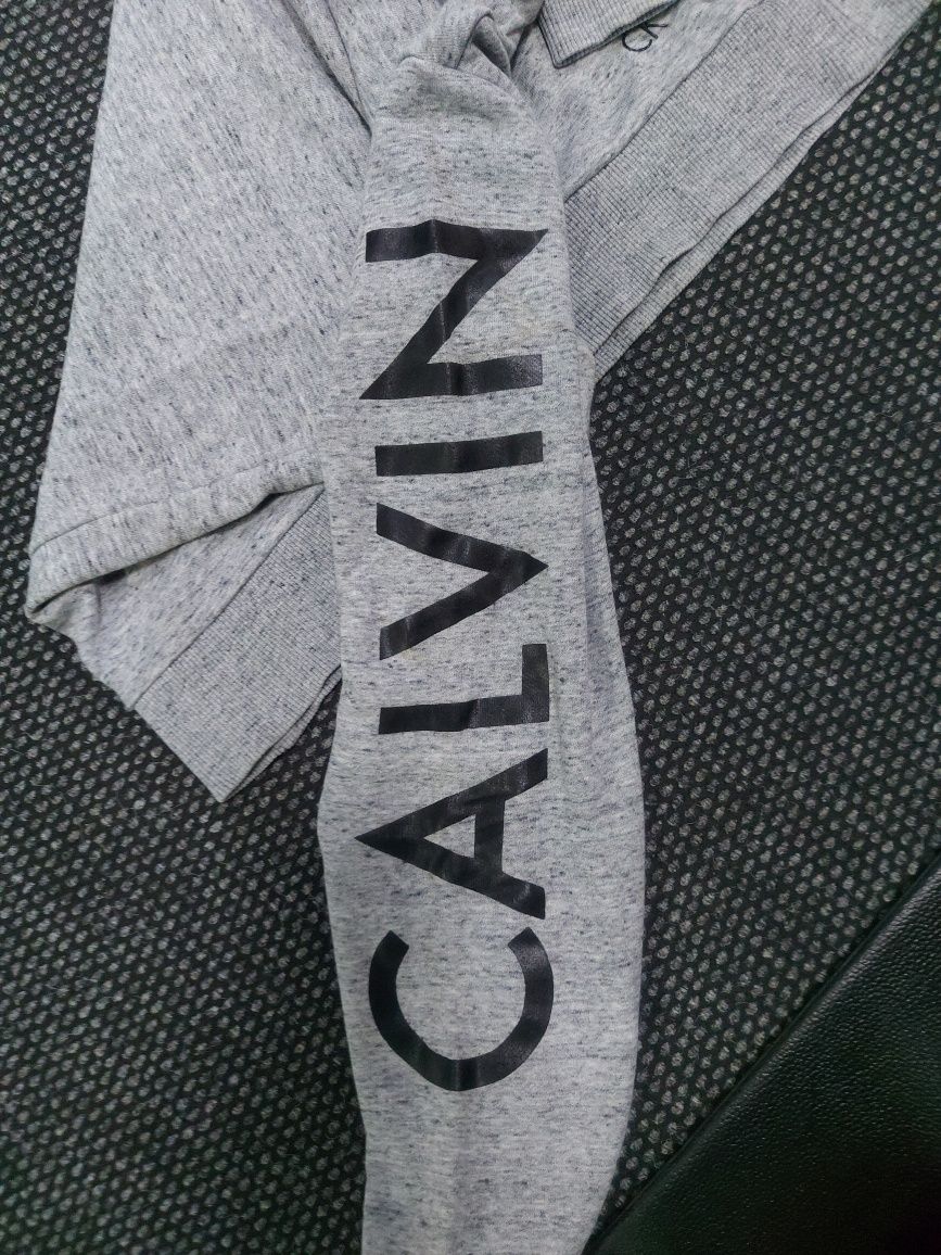 Calvin klein M  размер суичър