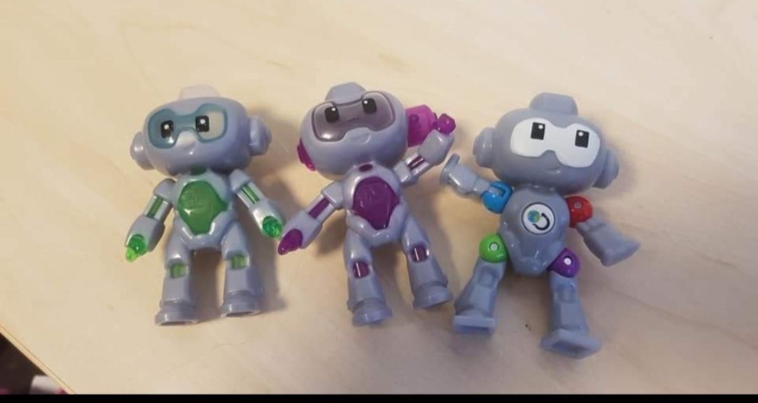 Lot jucarii baiat figurine minioni eroi in pijamale roboti soldati