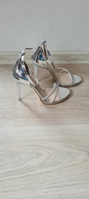 Дамски сандали на ток сребърен лак №37 (Мегияс 604-1)