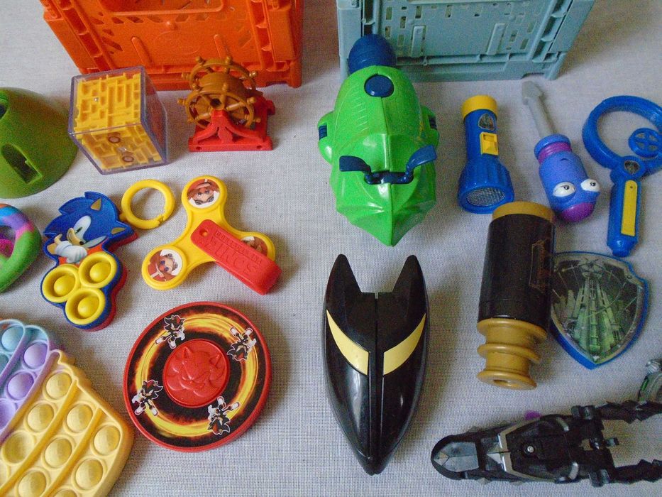 Figurine jocuri + ladite depozitare