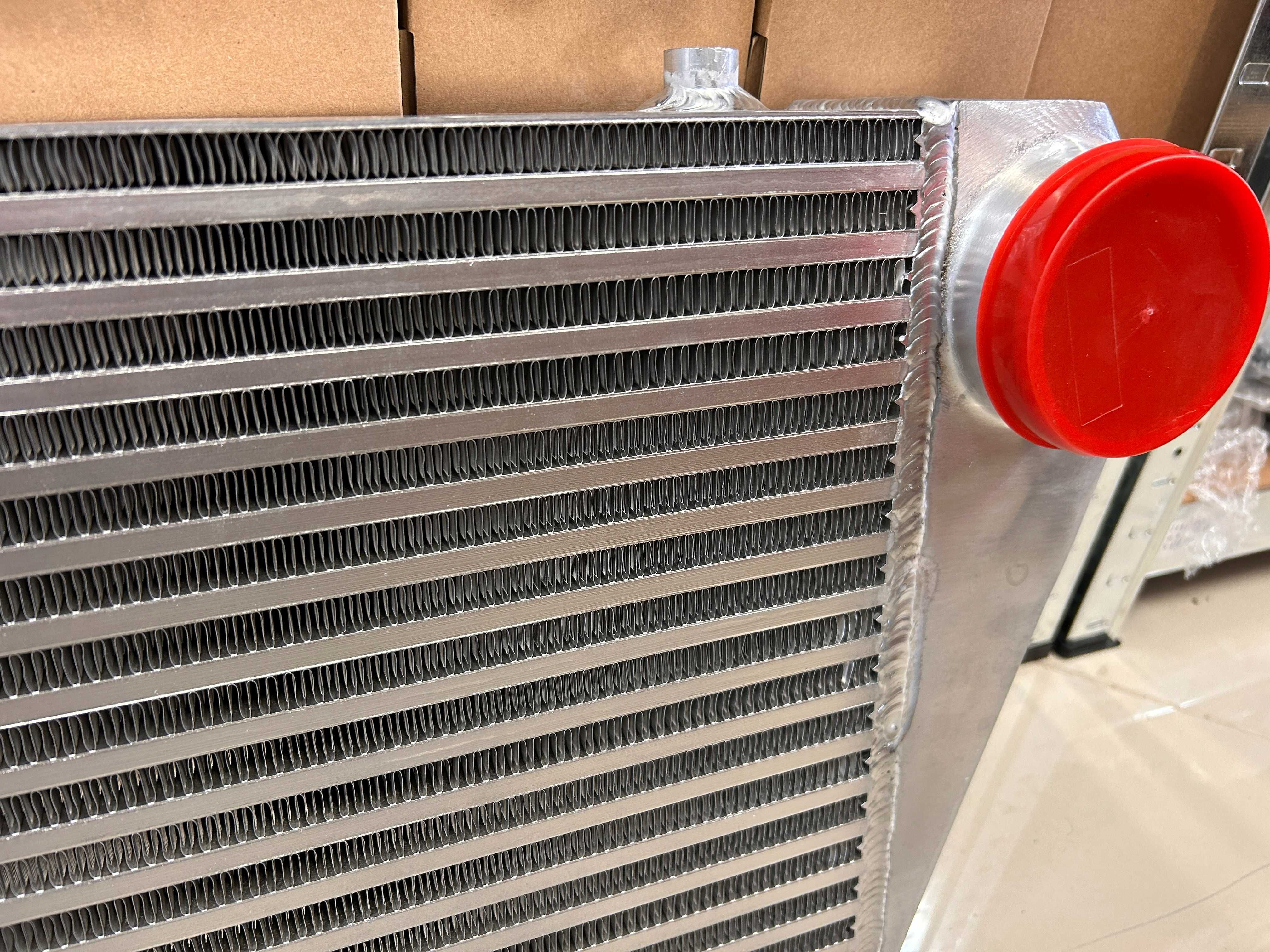 TurboWorks универсален интеркулер Intercooler 500x300x76, обърнат