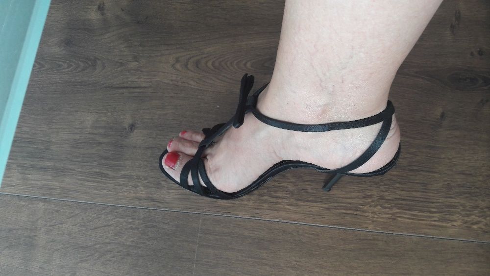 Елегантни дамски сандали с висок ток