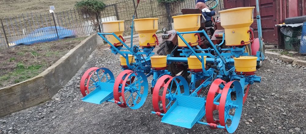 Semănătoare de Porumb cu fertilizare