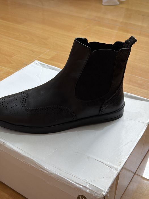 Продам ботинки новые