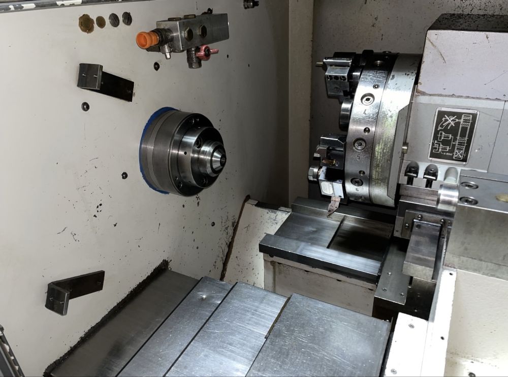 CNC Струг с ЦПУ - 4 осен с Ц ос (C axis) Стругов център