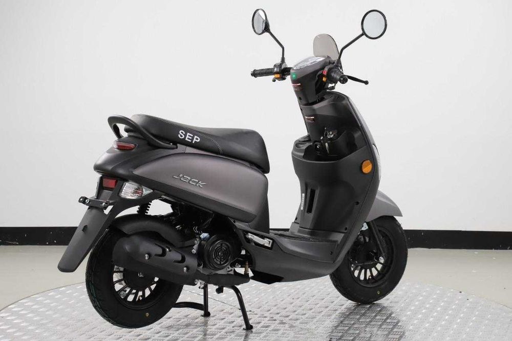 Scuter 49cc, Nou - Fără Permis, Ideal pentru Livrări și Navetă