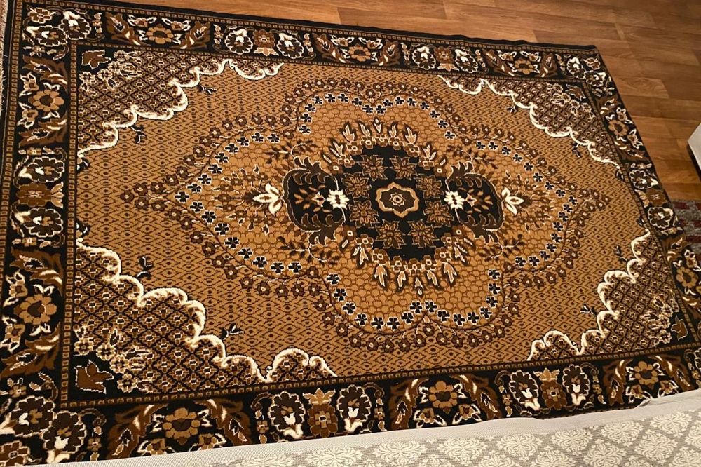 Ковёр размером 2.60м на 1.80