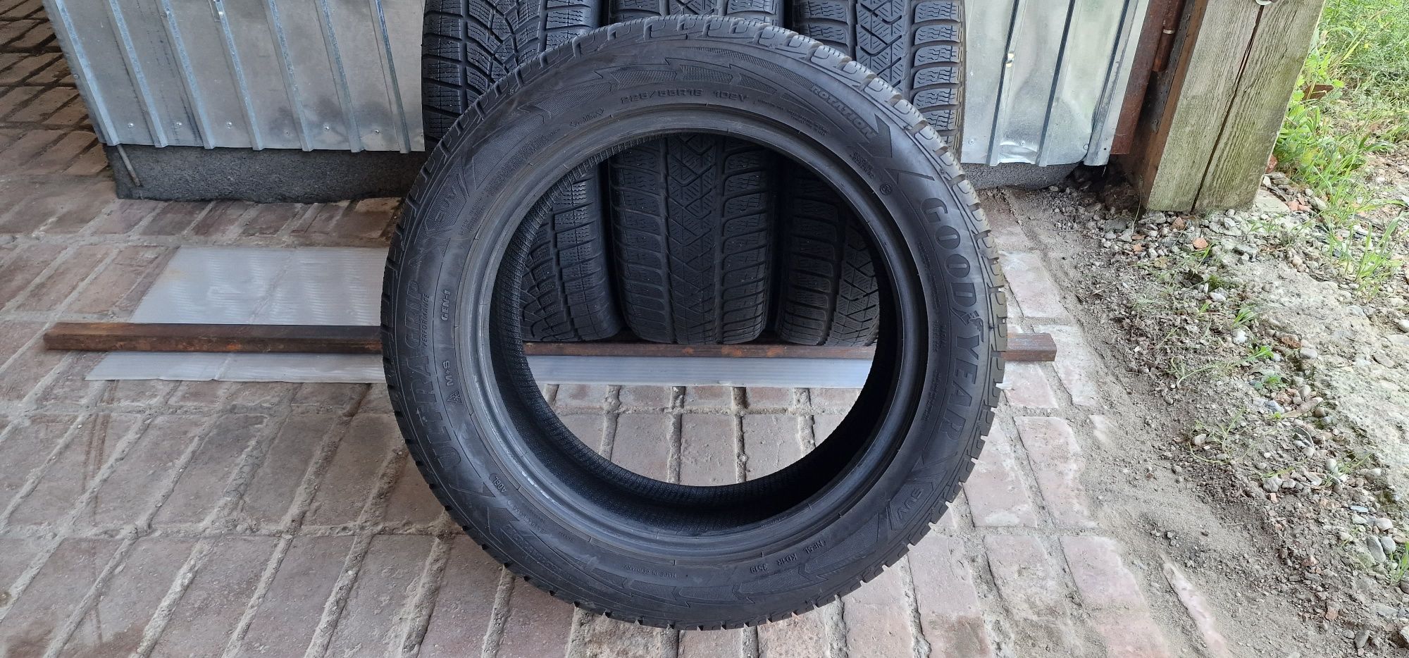 225/55 R18 - 2 anvelope - GoodYear - M+S - iarna - DOT: 2020 !