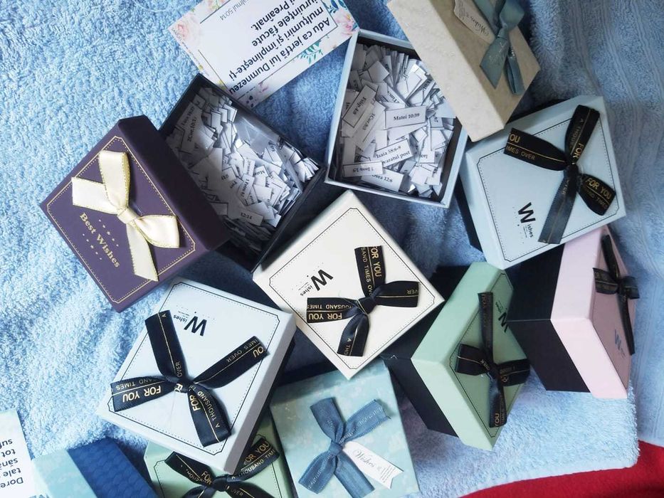 Cutiute cu versete biblice aprox 900 versete cu hartie laminata 40 lei