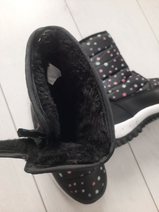 Нови детски ботуши