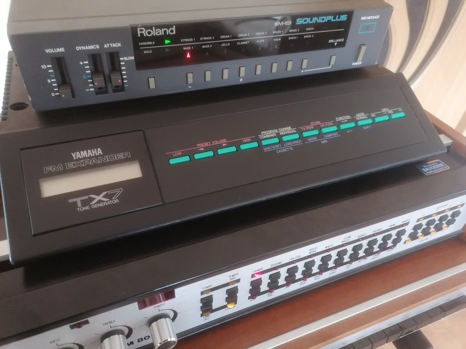 Yamaha DX TX-7 Hohner XE9 Yamaha AW16G Roland EM101 Hohner rhythm 80