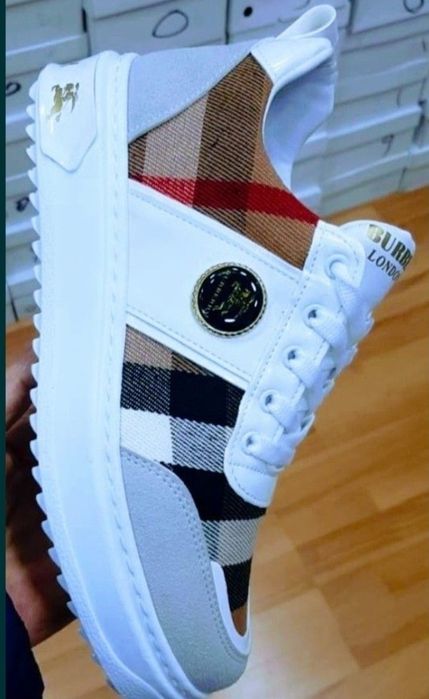 Adidasi Burbbery, logo metalic auriu  super model,import Italia,sacule