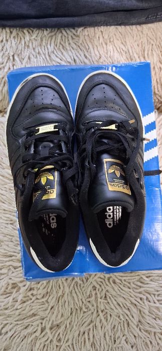 Нови дамски оригинални кожени маратонки адидас 38,5 стелка 24,5