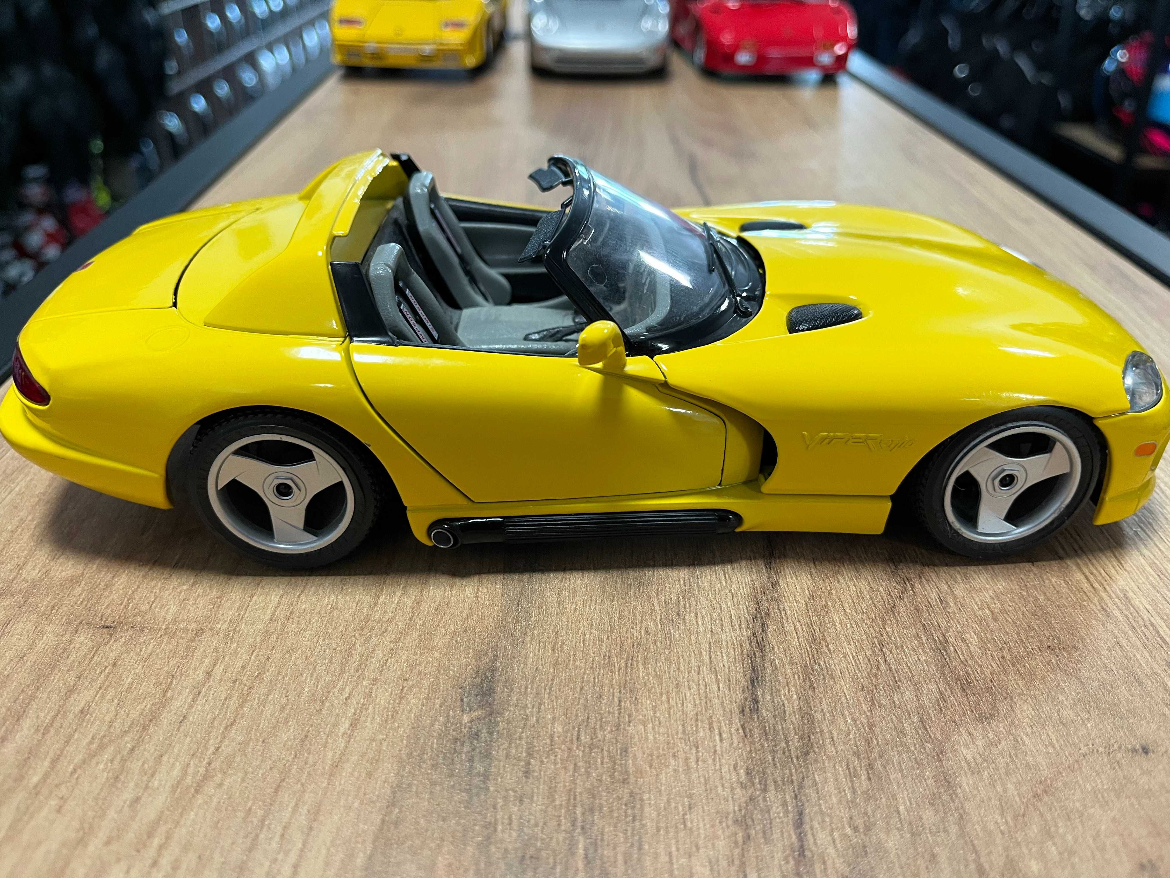 Метална колекционерска колички BBURAGO DODGE VIPER SRT CAbrio 1:18