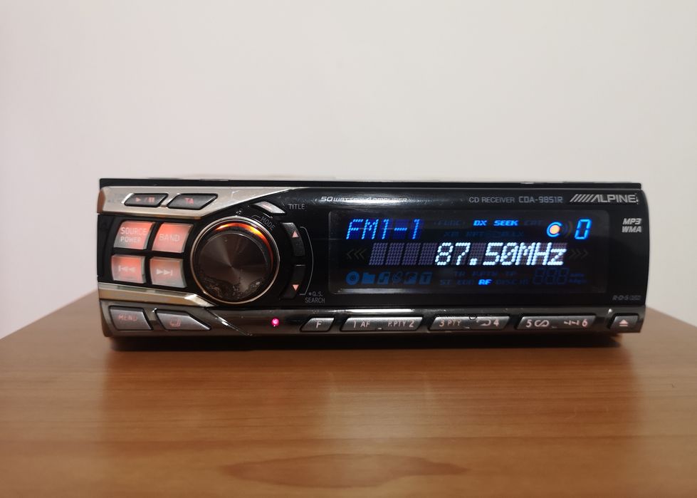 Vând cd player Alpine