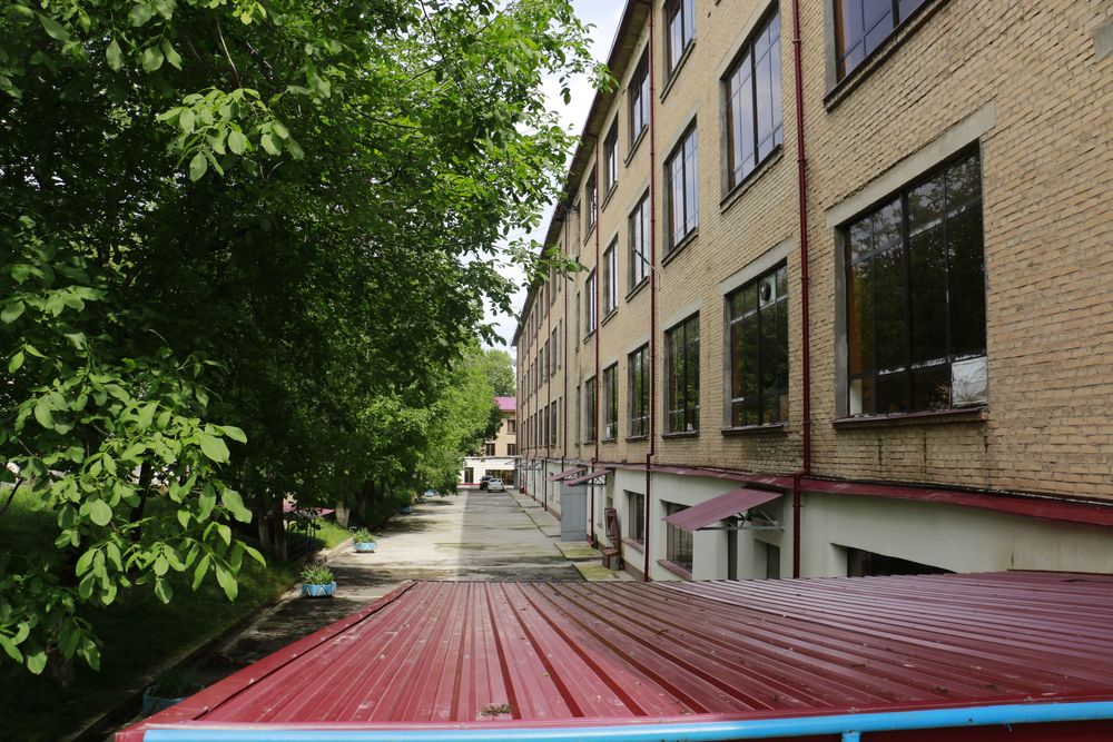 Помещение в аренду 10 000 м²  в центре города Чирчик