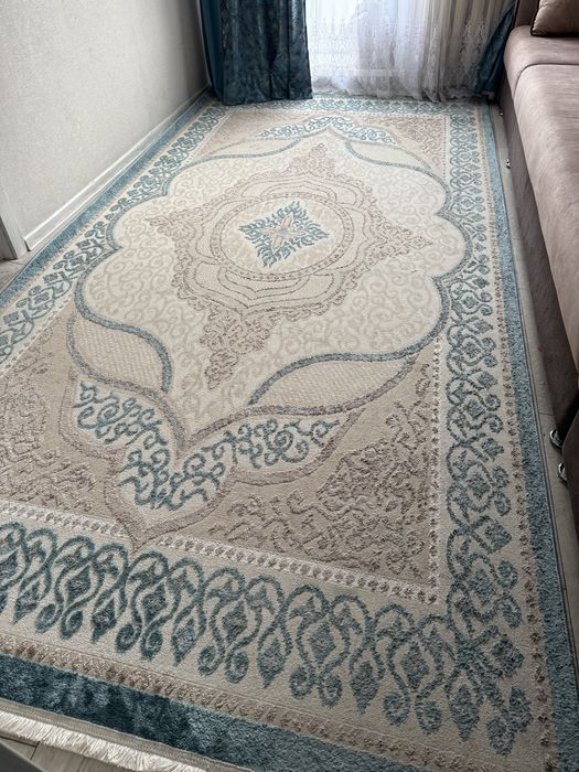 Ковер 2-5 шелк качество отличное состояние отличное.