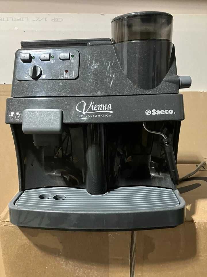 Продавам кафе машина "Saeco Vienna Superautomatica"