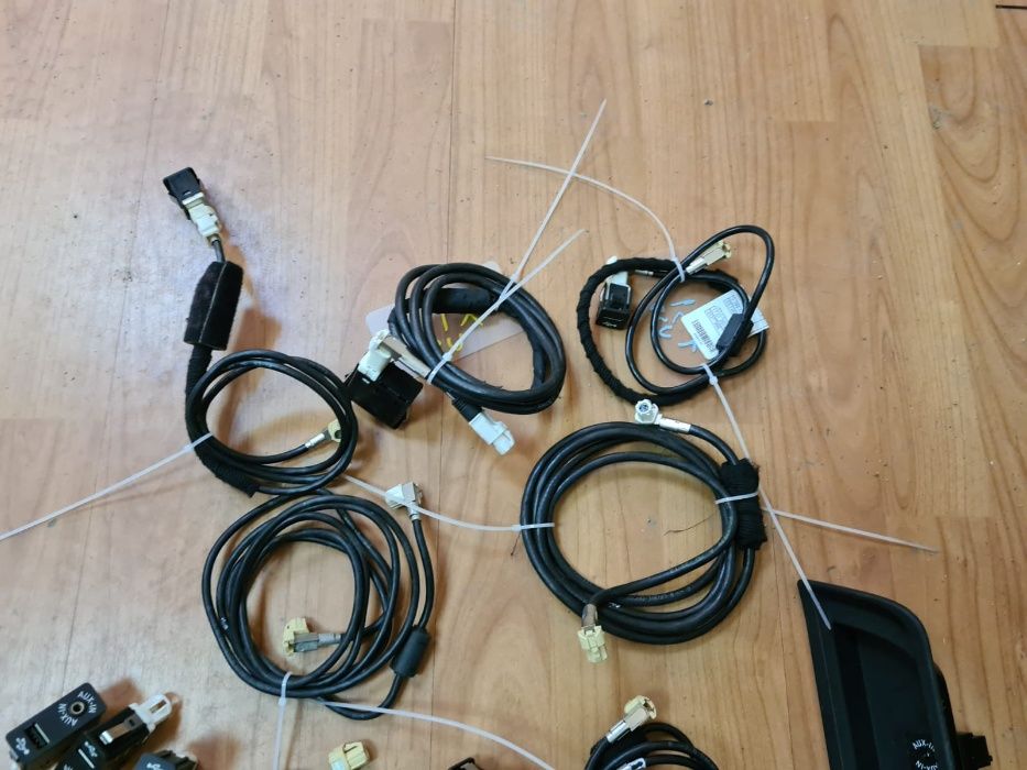 Cablu USB original BMW F01 F10 F11 F30 F31 F32 F36 X1 X2 X3 X4 X5 X6