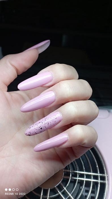 Manichiura cu gel și ojă semi