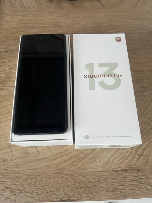 Xiaomi 13 Lite с подарък Bluetooth слушалки