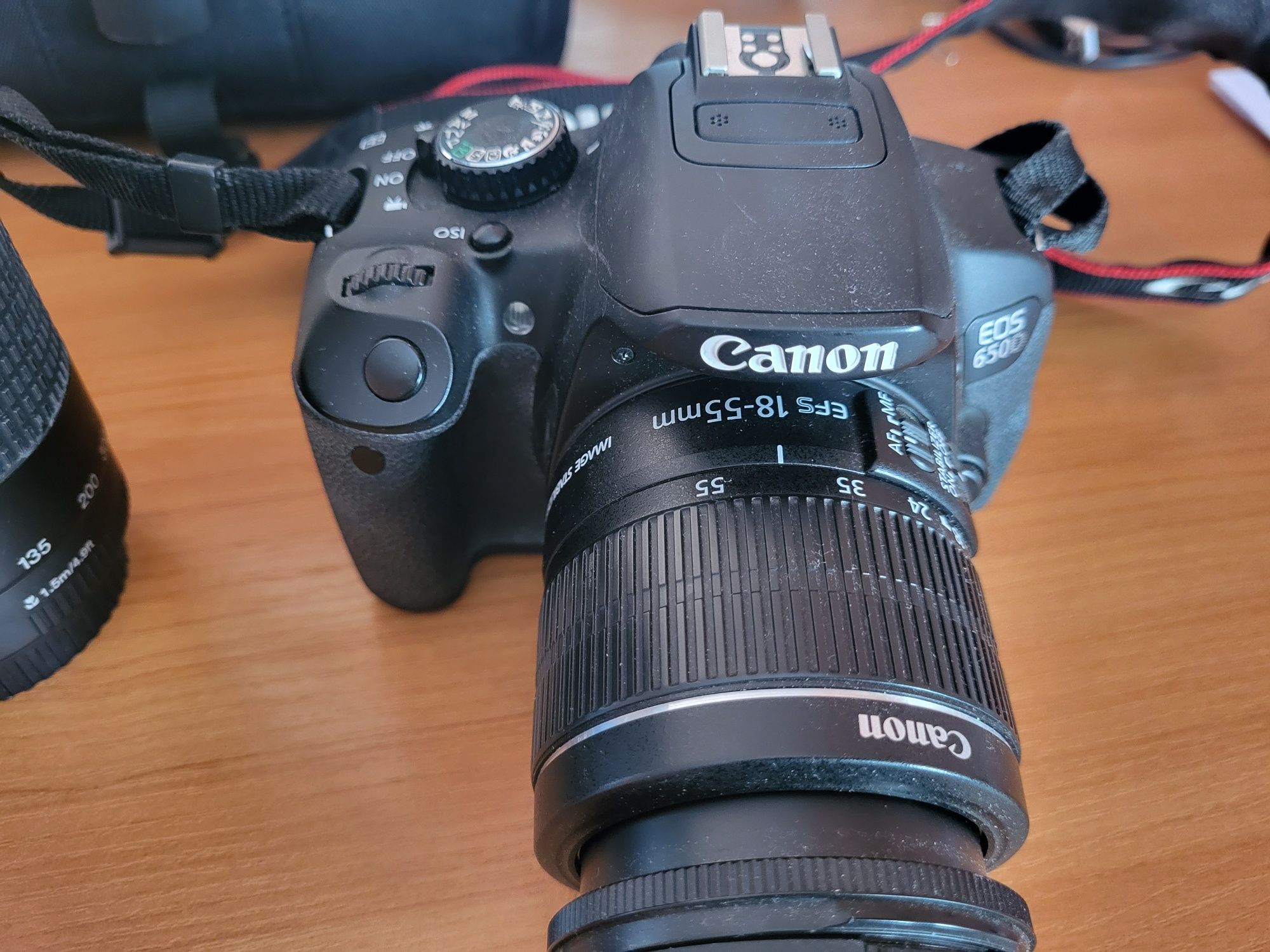 Продавам комплект фотоапарат Canon EOS 650D