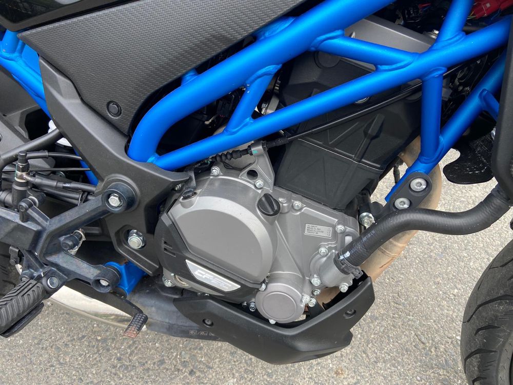 Motocicleta Naked CF Moto 300NK 300cm 2023 cu ABS, injectie