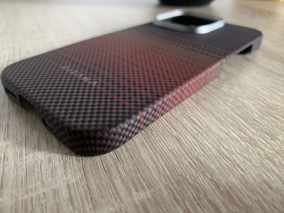 Pitaka carbon IP 16 pro