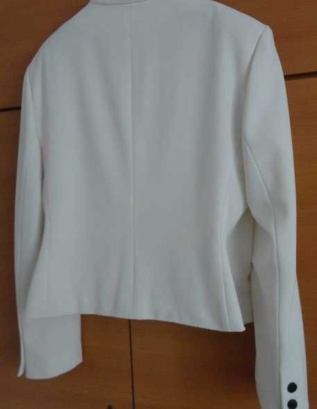 Taior 46 foarte elegant, din triplu voal alb ivoire