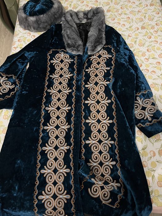 Продам новый мужской шапан с шапкой.