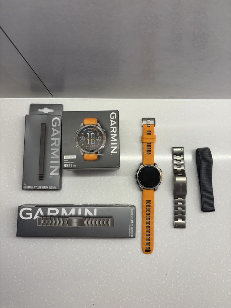 Продаю Garmin Fenix 8 с доп ремешками