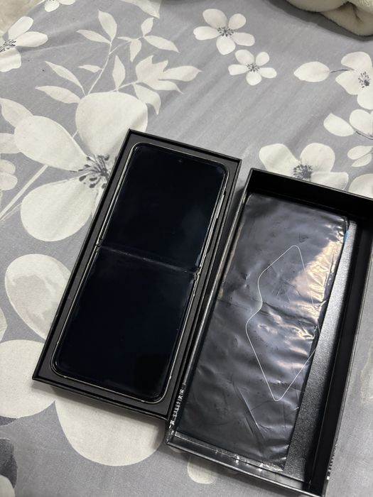 Samsung galaxy Flip3 5G