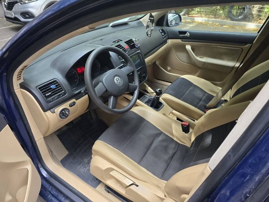Volkswagen Golf V 1.6 i