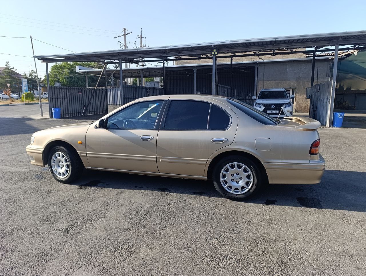 Nissan maxsima sotiladi