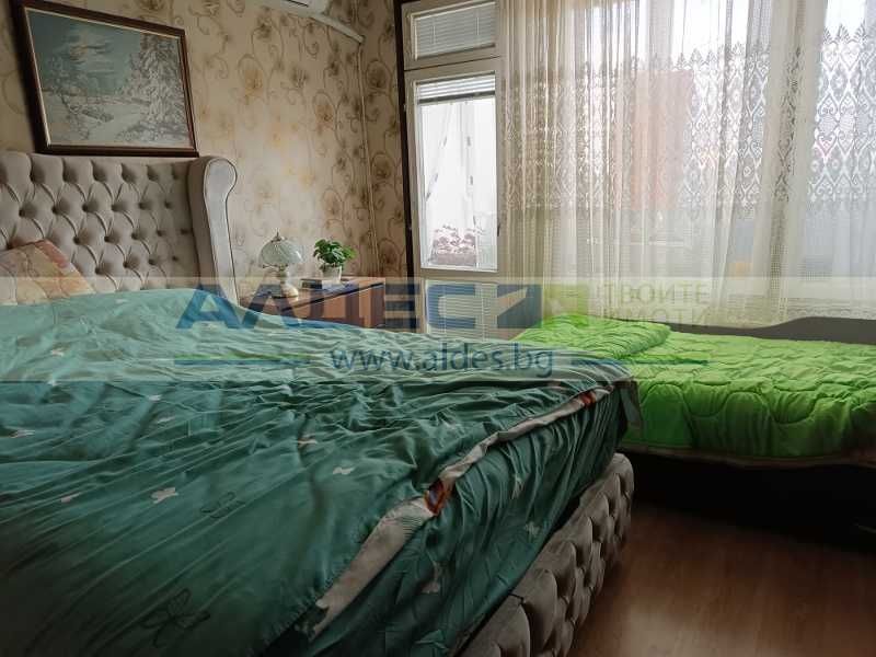 Дава се под наем Тристаен апартамент в София, Център - 115 кв.м за 663 € - Снимка #2