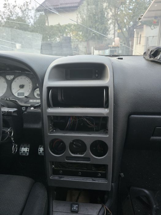 Consola centrala bord Opel Astra G culoare neagra