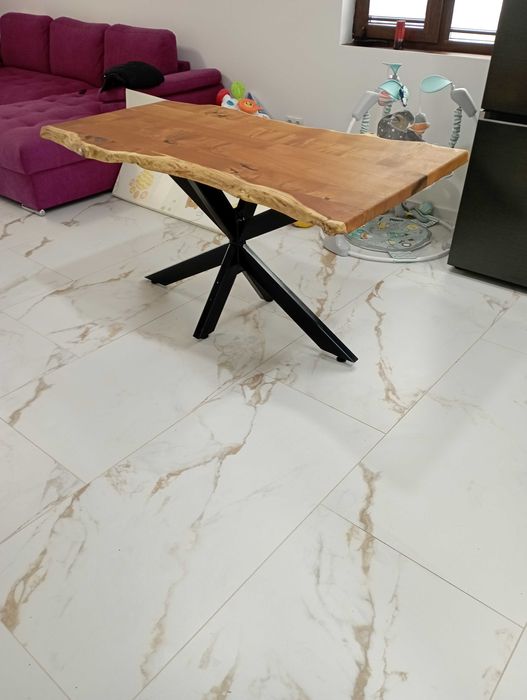 Уникална трапезна маса