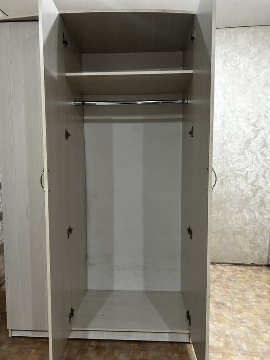 Шкаф распшной. Трехдверный