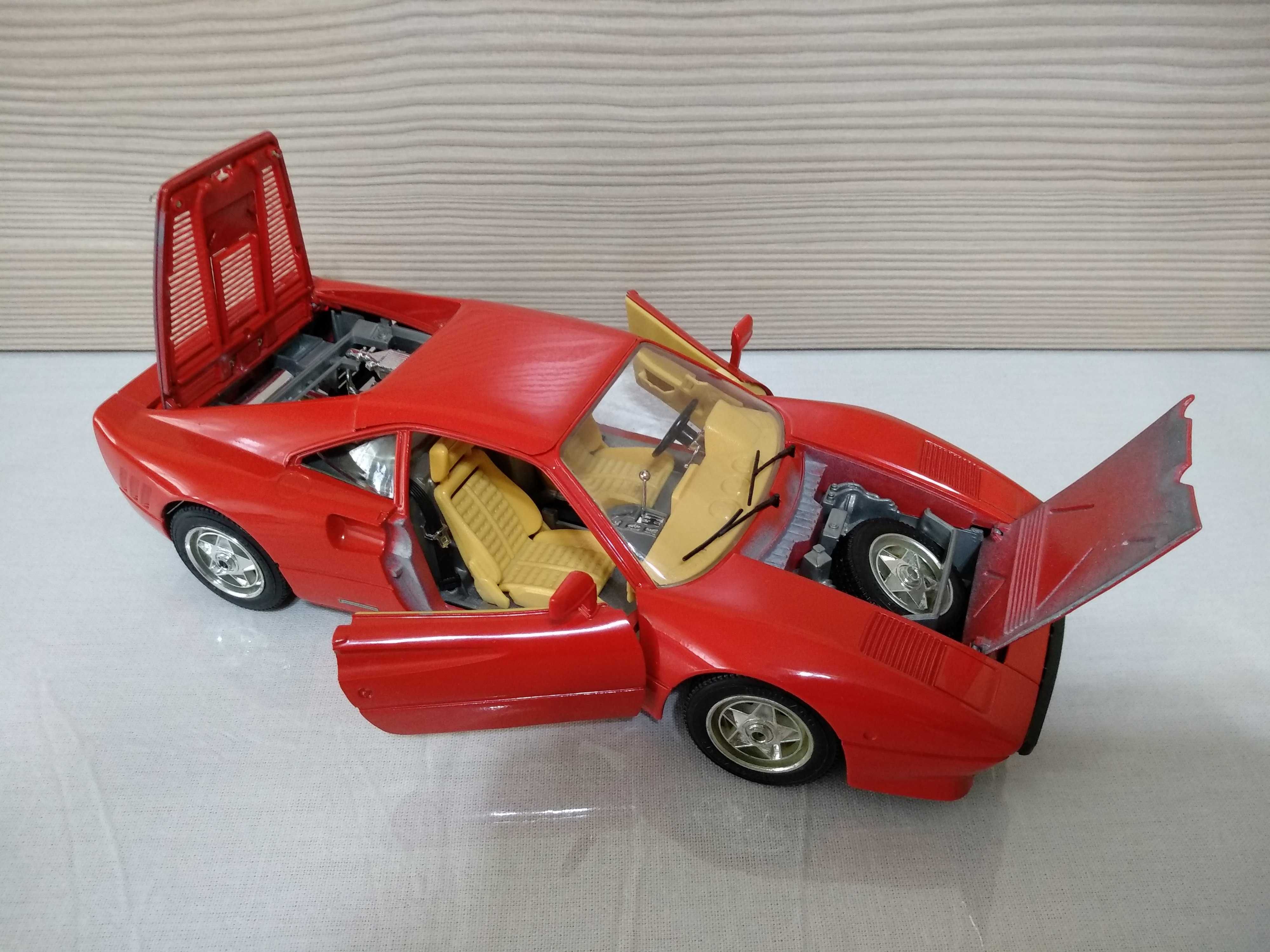 Моделька BBURAGO 1/18, FERRARI GTO 1984.