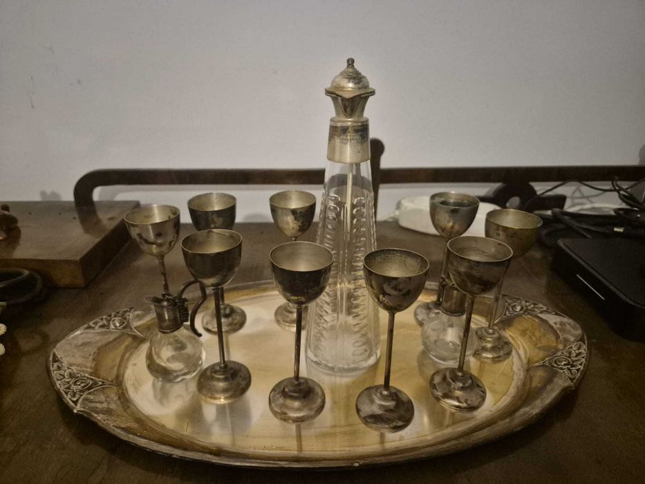 Vand set argintat  foarte vechi de peste 100 de ani, pret 500 lei
