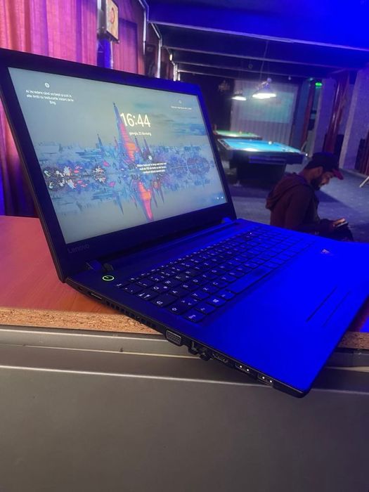 Vând laptop lenovo