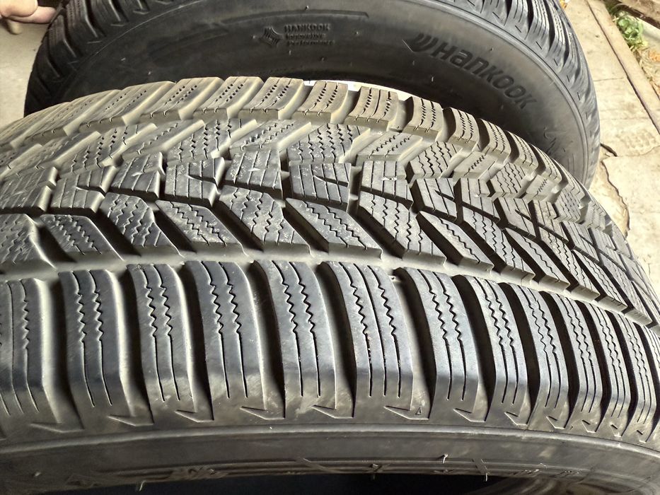 Set 4 anvelope iarnă 235/60 R18 Hankook & Uniroyal - stare excelentă