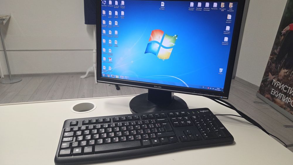 Настолен компютър HP с монитор и Windows 7 – готов за работа!