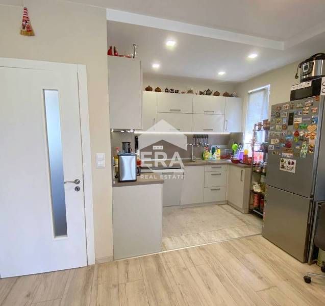 Продава се Тристаен апартамент в Варна, Бриз - 100 кв.м за 2350 €/кв.м - Снимка #3