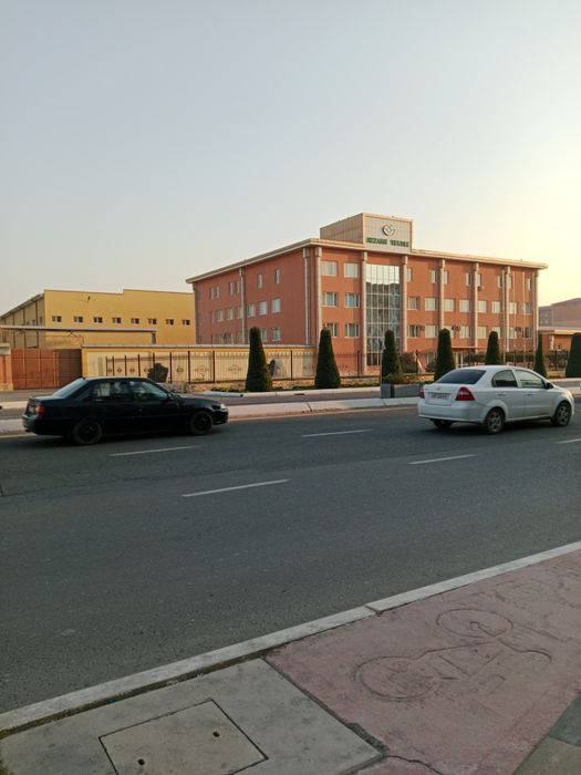 7qavatli turarjoy xonadonidan 5-qavati zudlik bilan sotiladi.